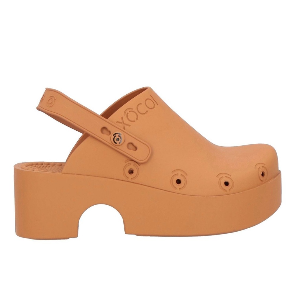 XOCOI Tan Rubber Women's Platform Clogs